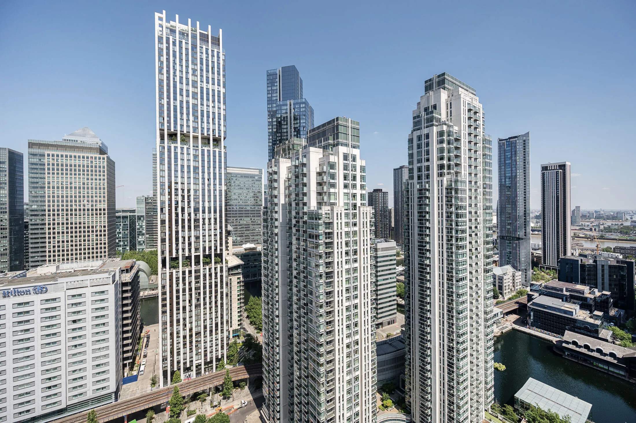 Flat Harbour Way in Greater London