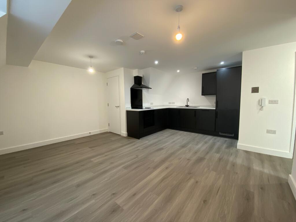 Flat Flamborough Close in Peterborough