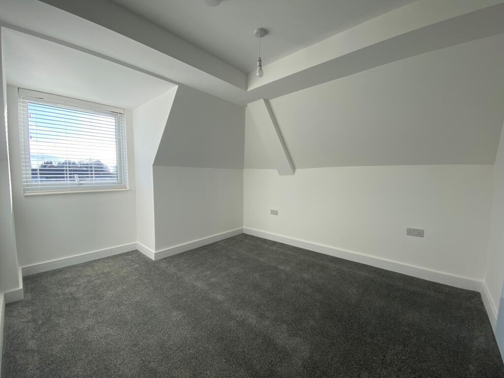 Flat Flamborough Close in Peterborough