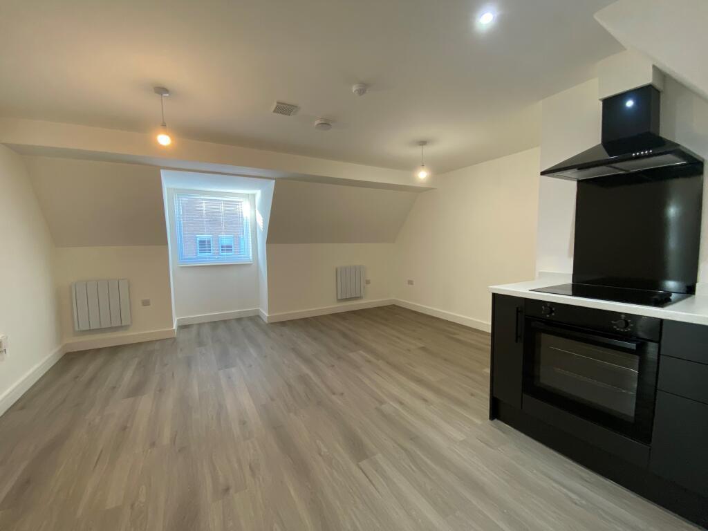 Flat Flamborough Close in Peterborough