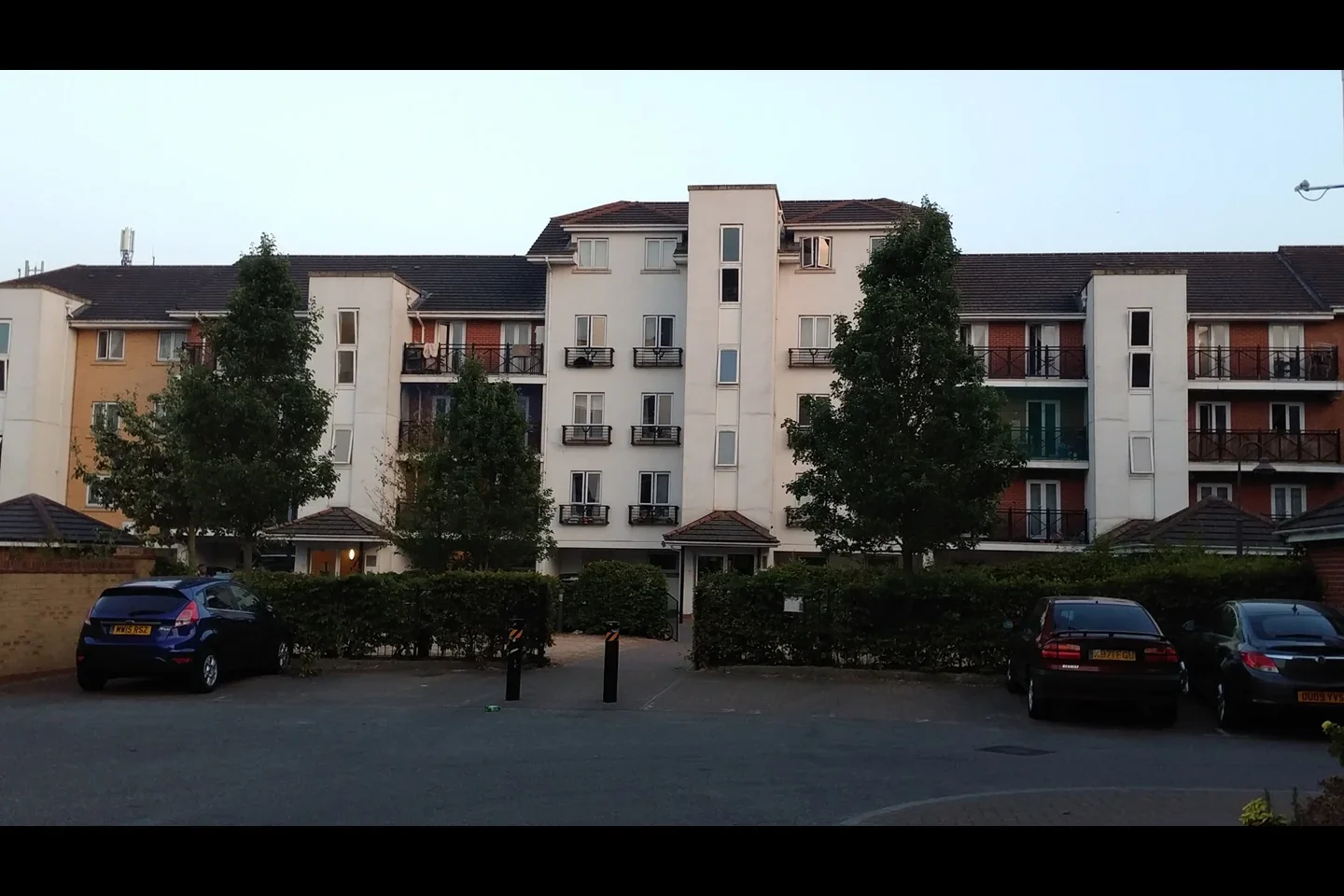 Flat Felixstowe Road in Greater London