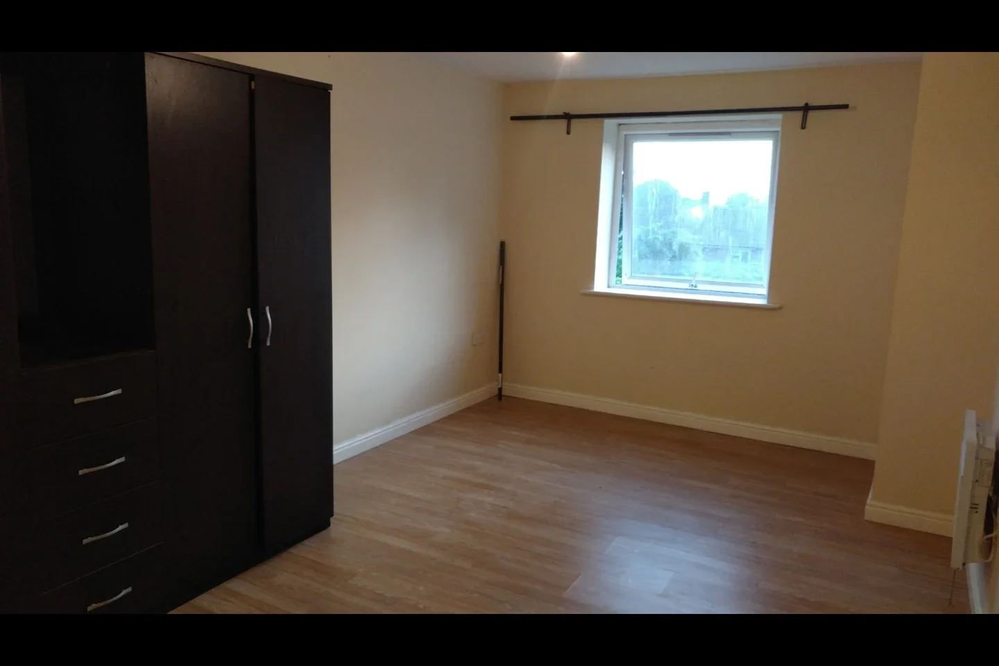 Flat Felixstowe Road in Greater London