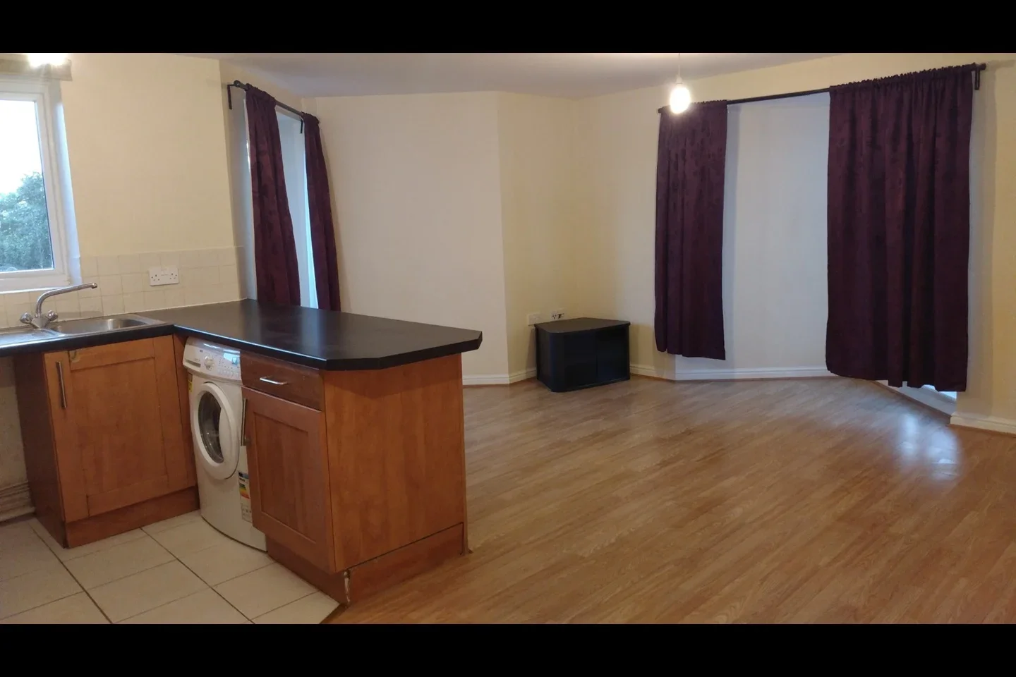 Flat Felixstowe Road in Greater London