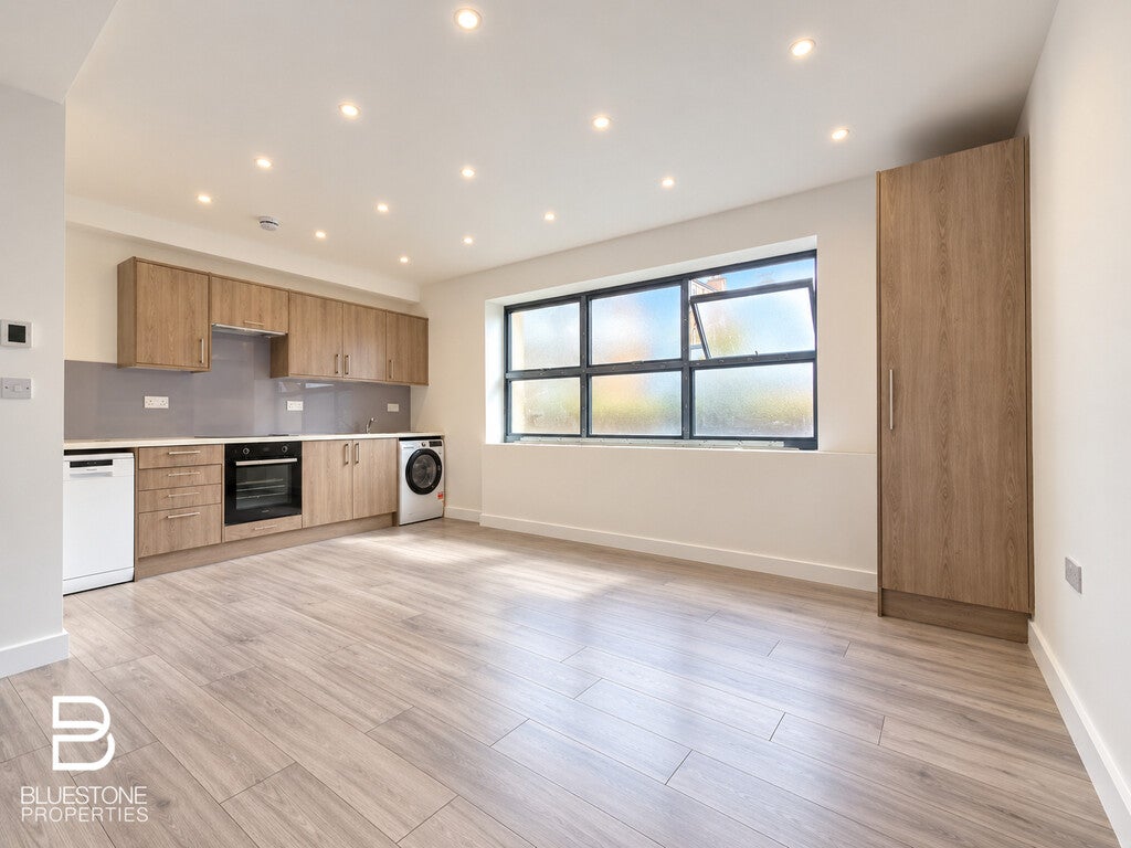Flat Beddington Gardens in Greater London