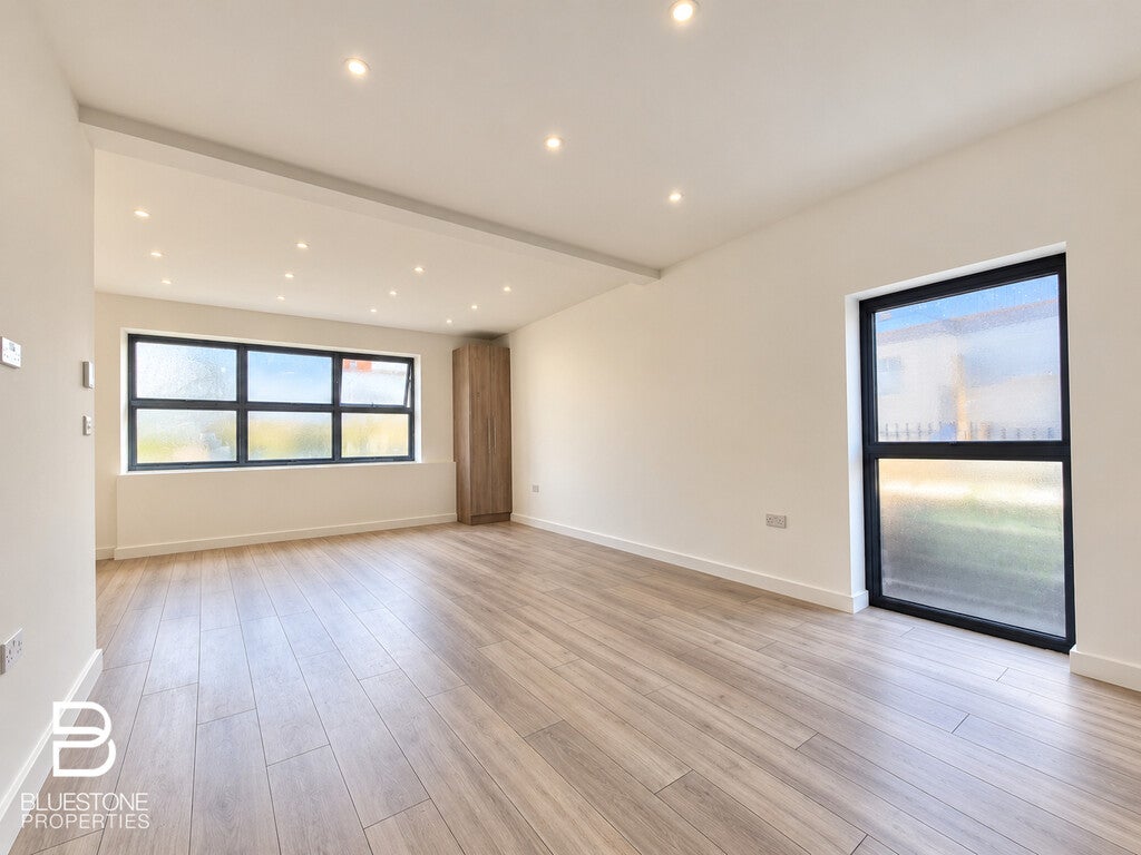 Flat Beddington Gardens in Greater London