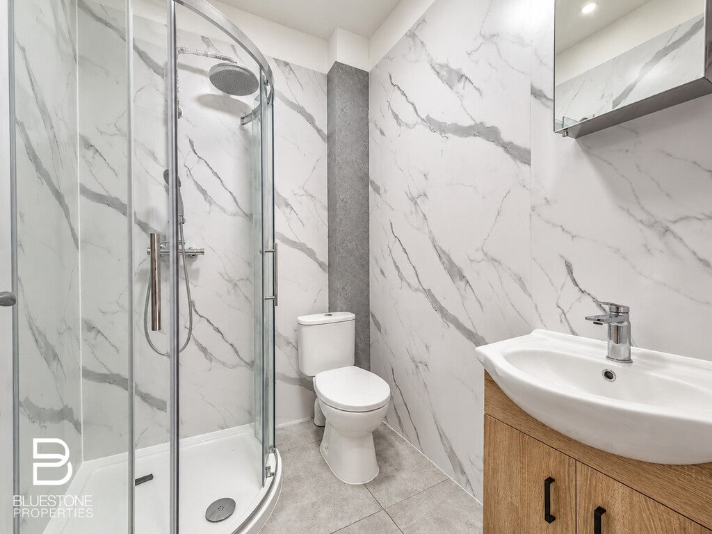 Flat Beddington Gardens in Greater London