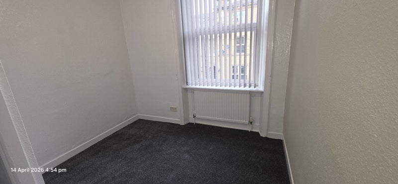 Flat Hallfield Road in Bradford