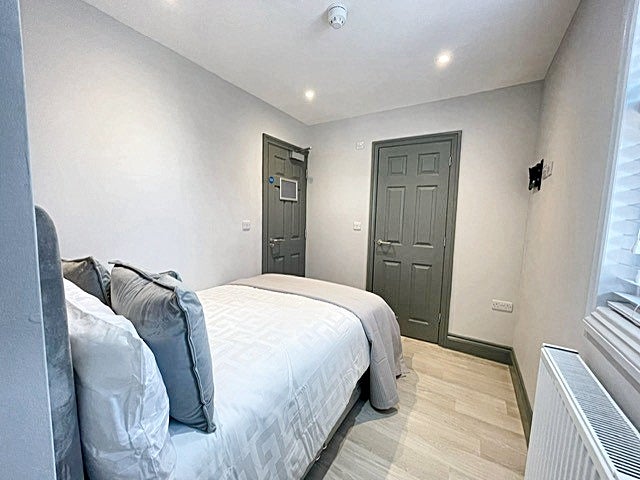 Room Denmark Road in Gloucester