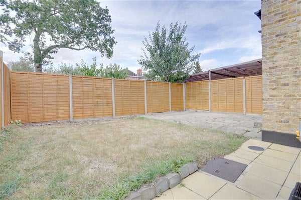 House Chase Way in Greater London