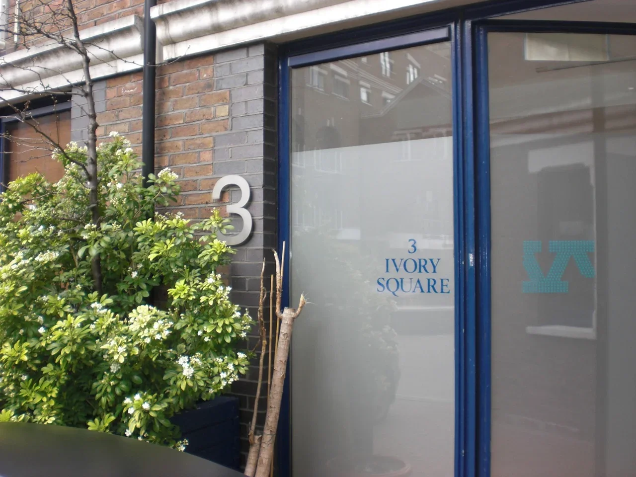 Flat Ivory Square in Greater London