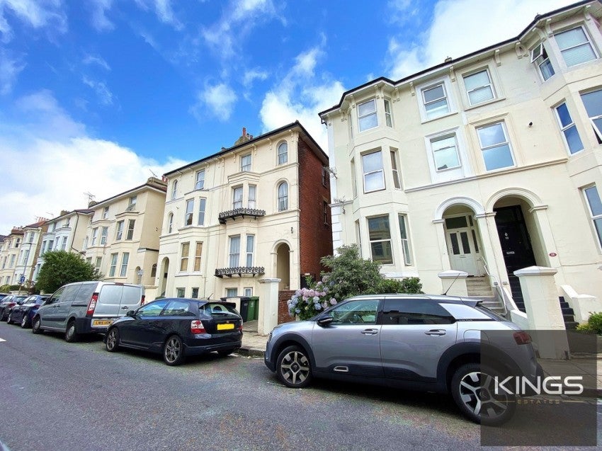 Flat Clarence Parade in Portsmouth