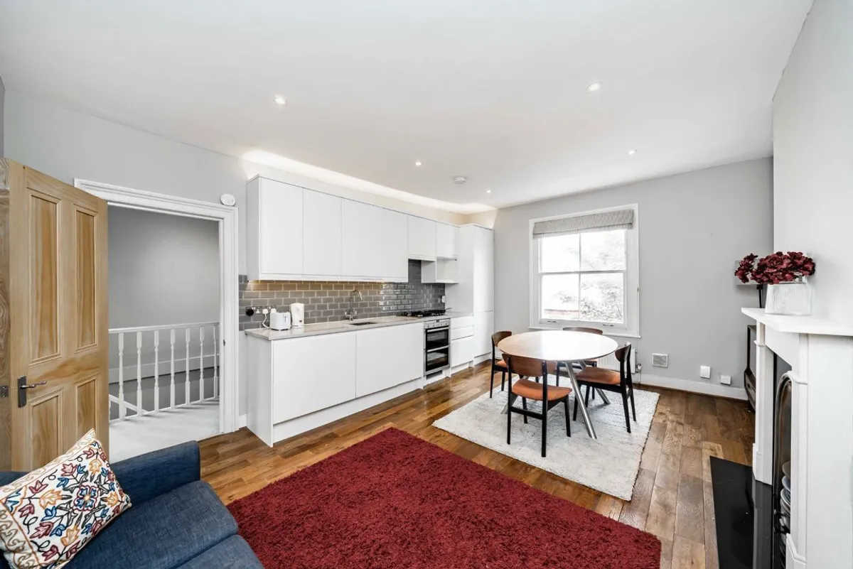 Flat Lime Grove in Greater London