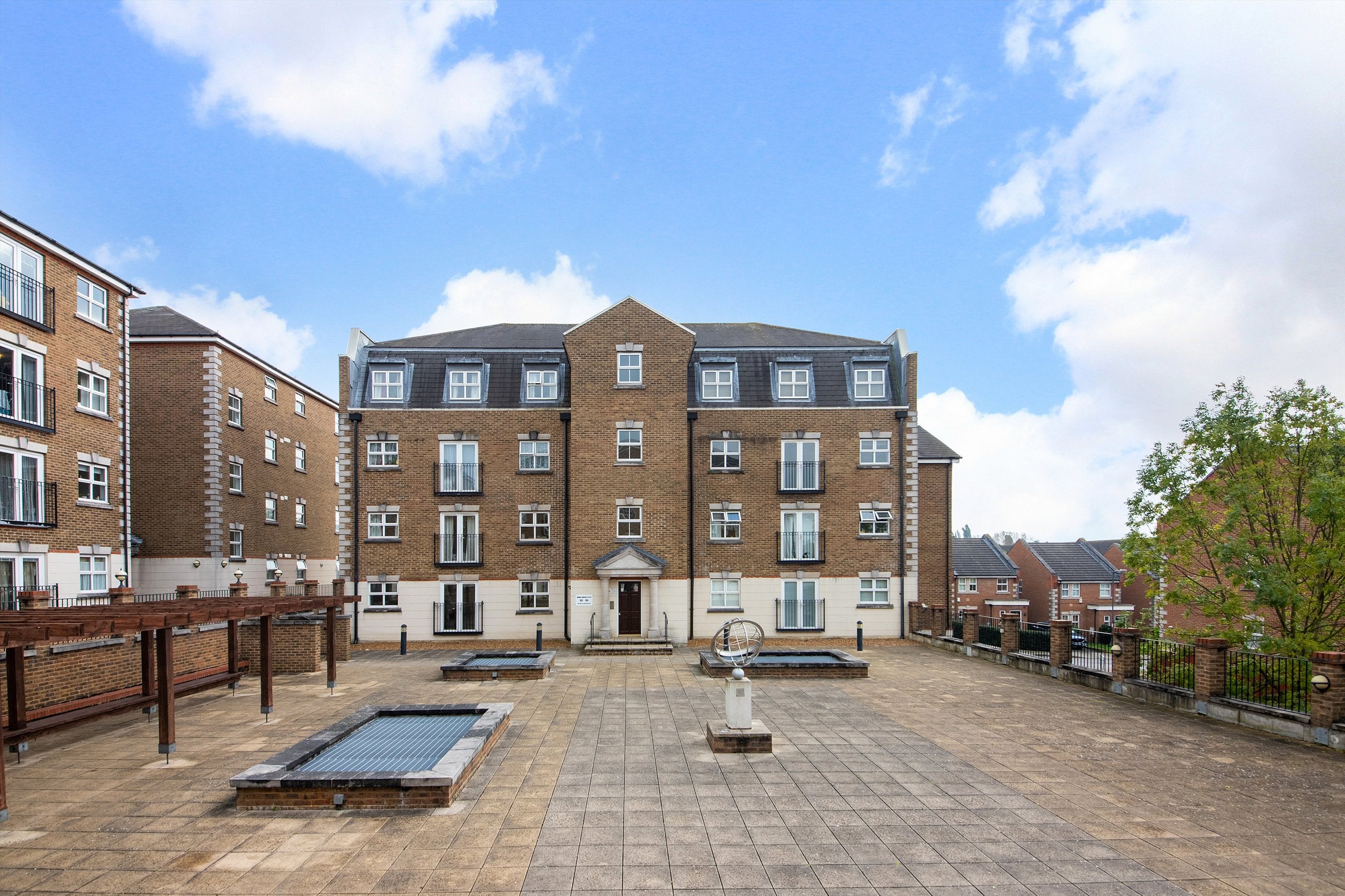 Flat Bell Street in Greater London