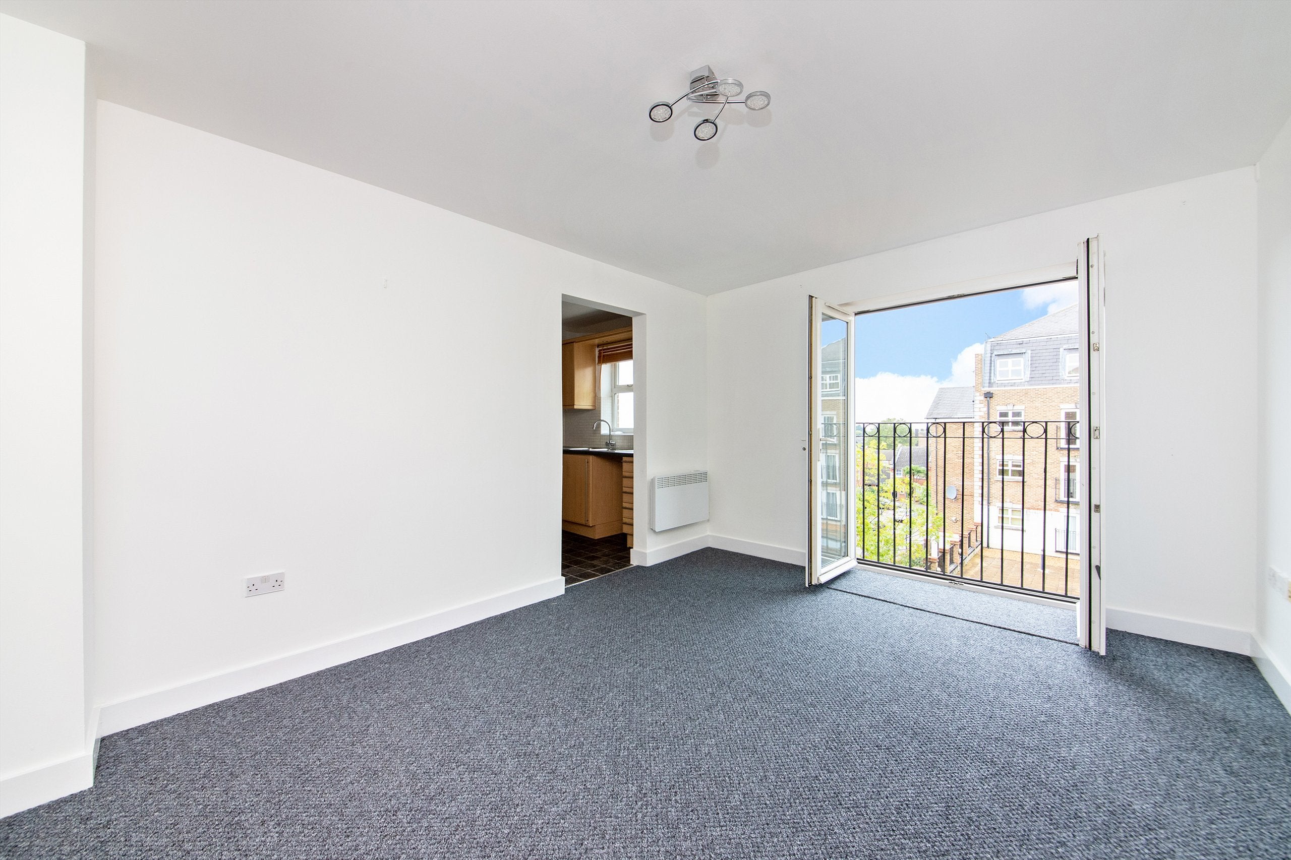 Flat Bell Street in Greater London