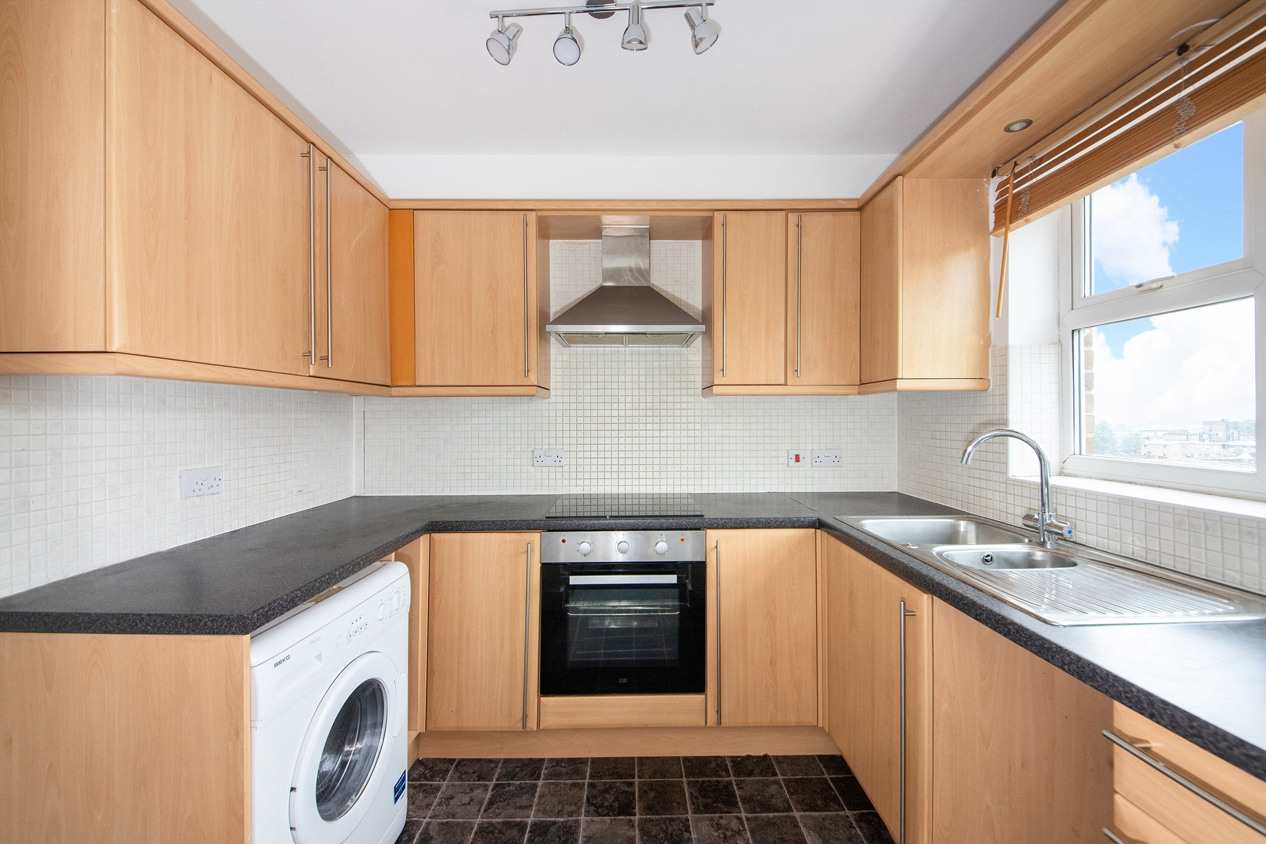 Flat Bell Street in Greater London
