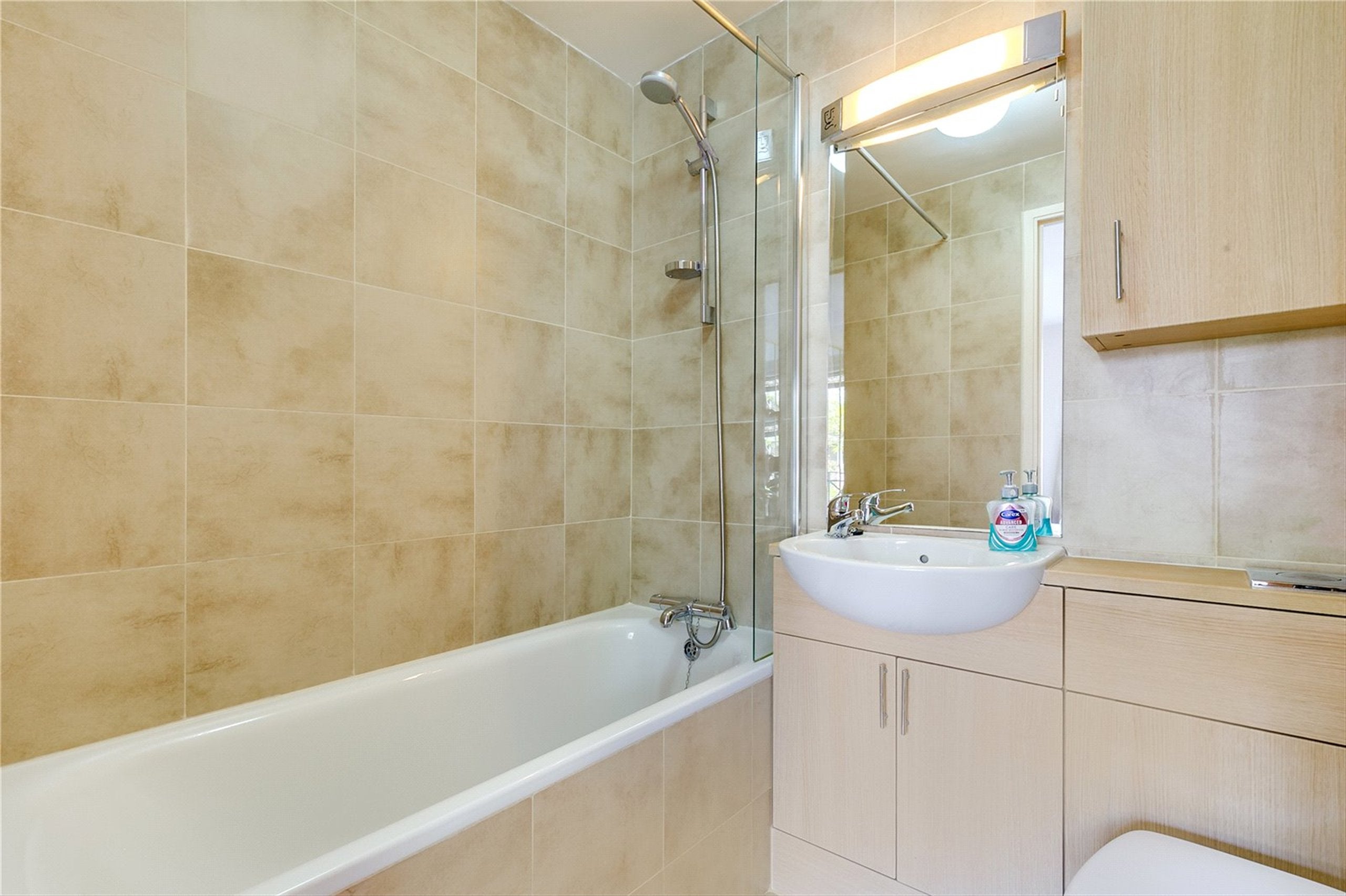 Flat Brompton Park Crescent in Greater London