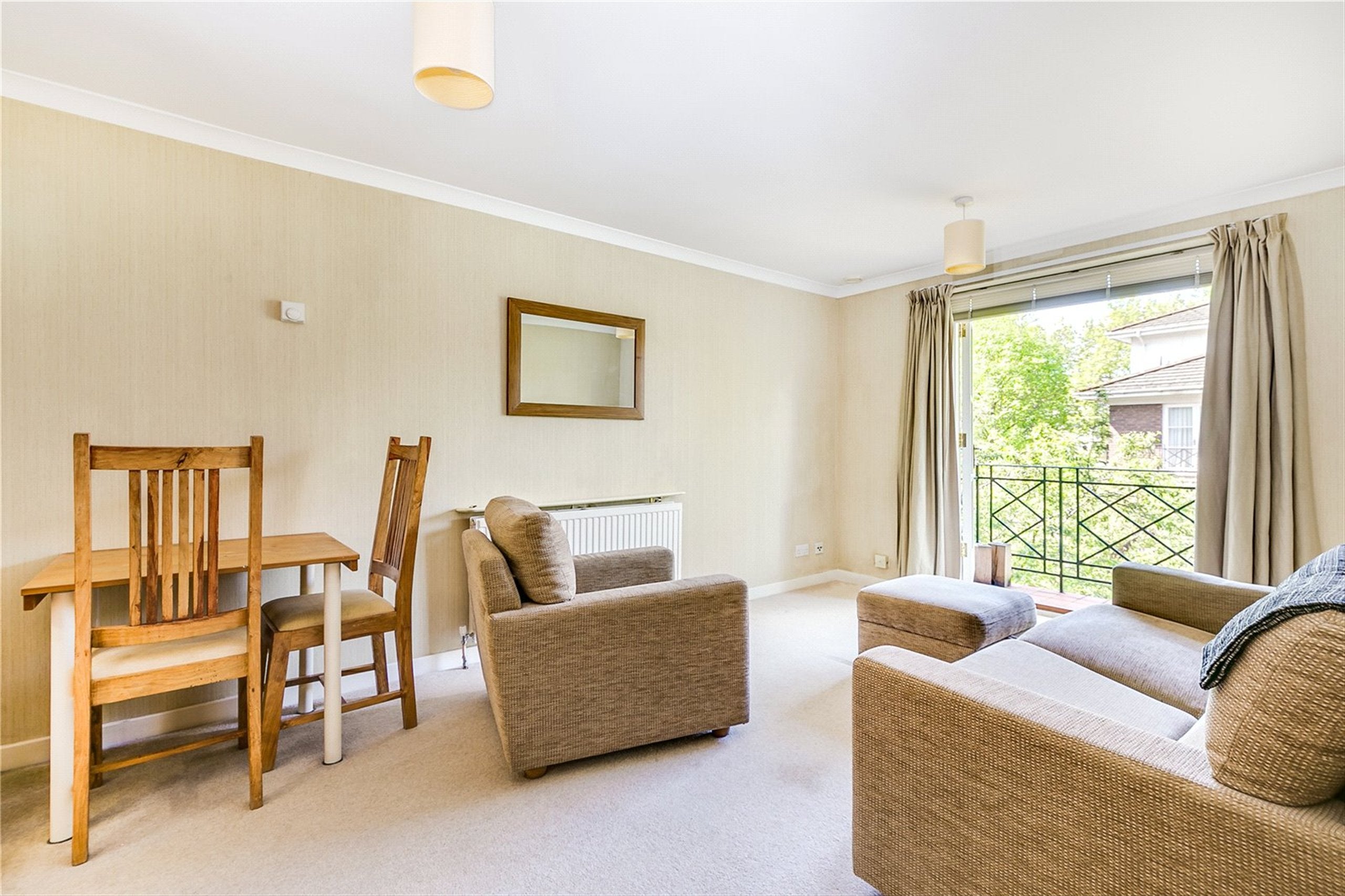 Flat Brompton Park Crescent in Greater London