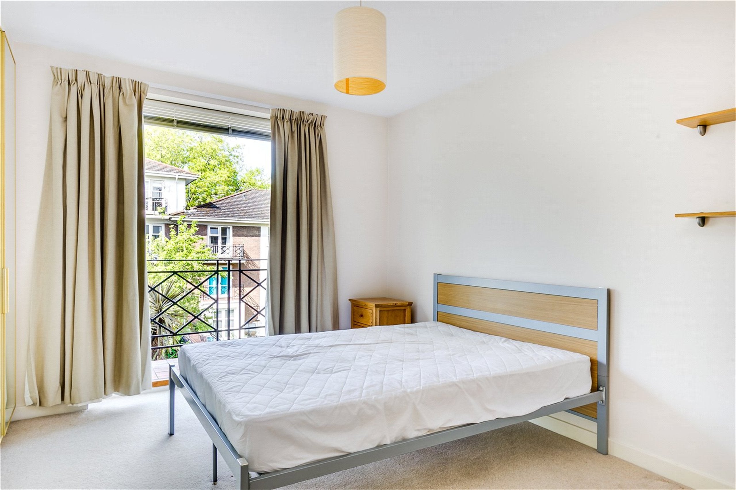 Flat Brompton Park Crescent in Greater London