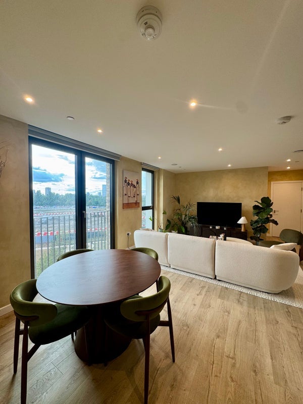 Flat Avery Avenue in Greater London