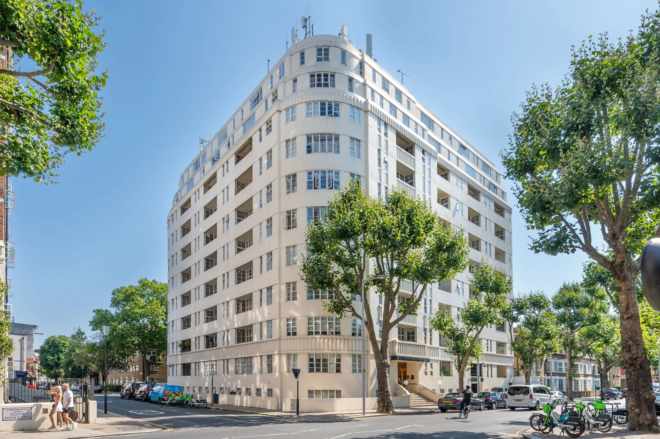 Flat Sloane Avenue in Greater London