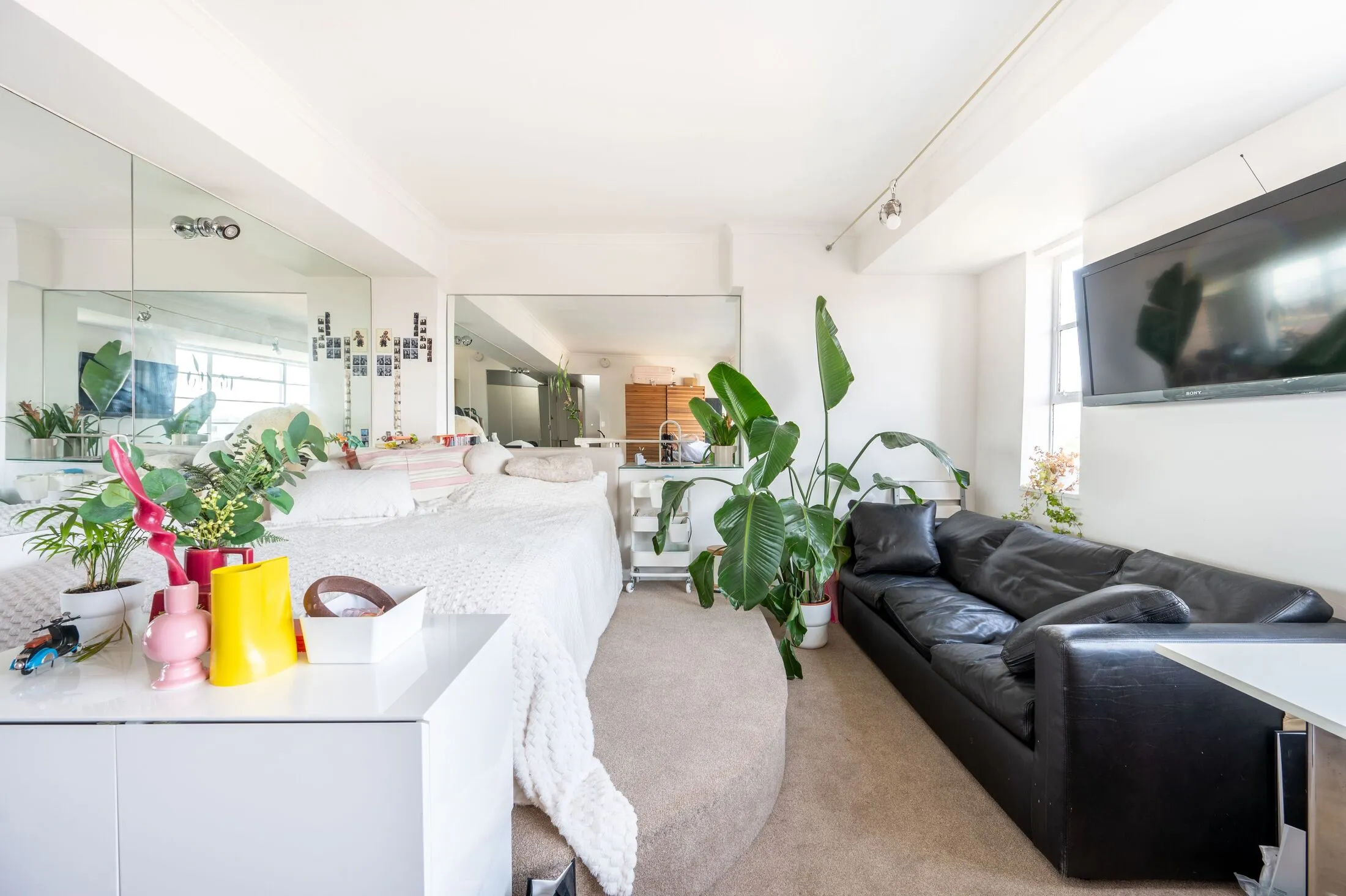 Flat Sloane Avenue in Greater London