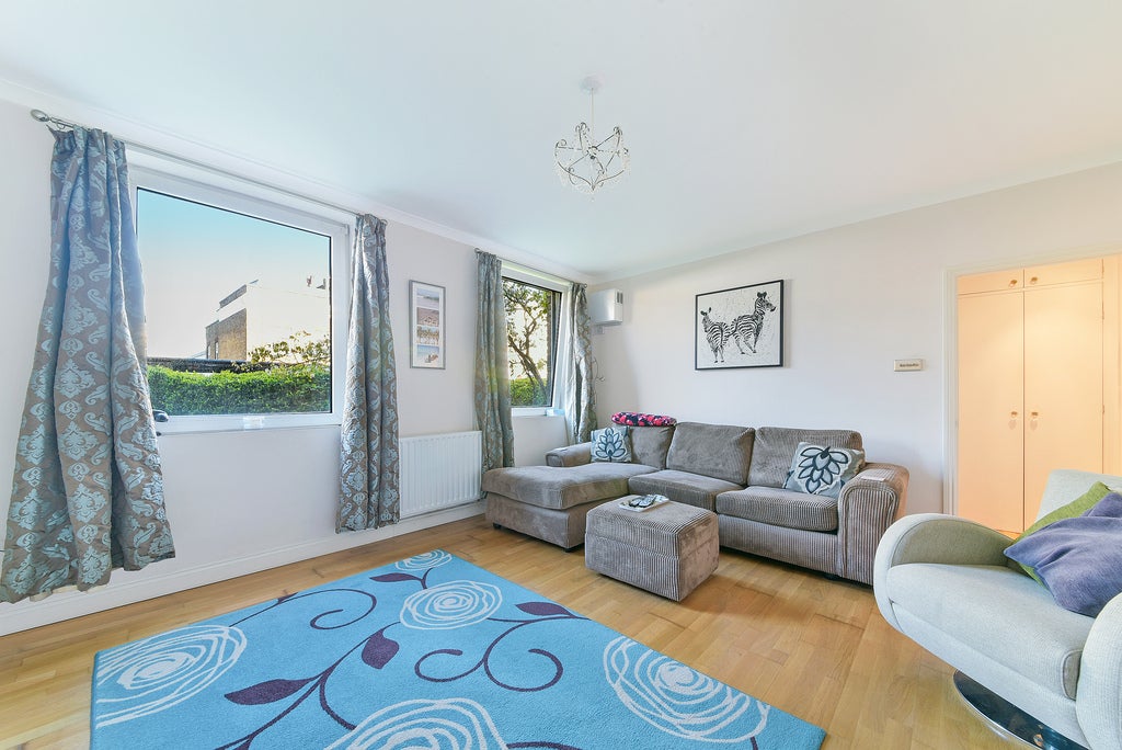 Flat York Road in Greater London