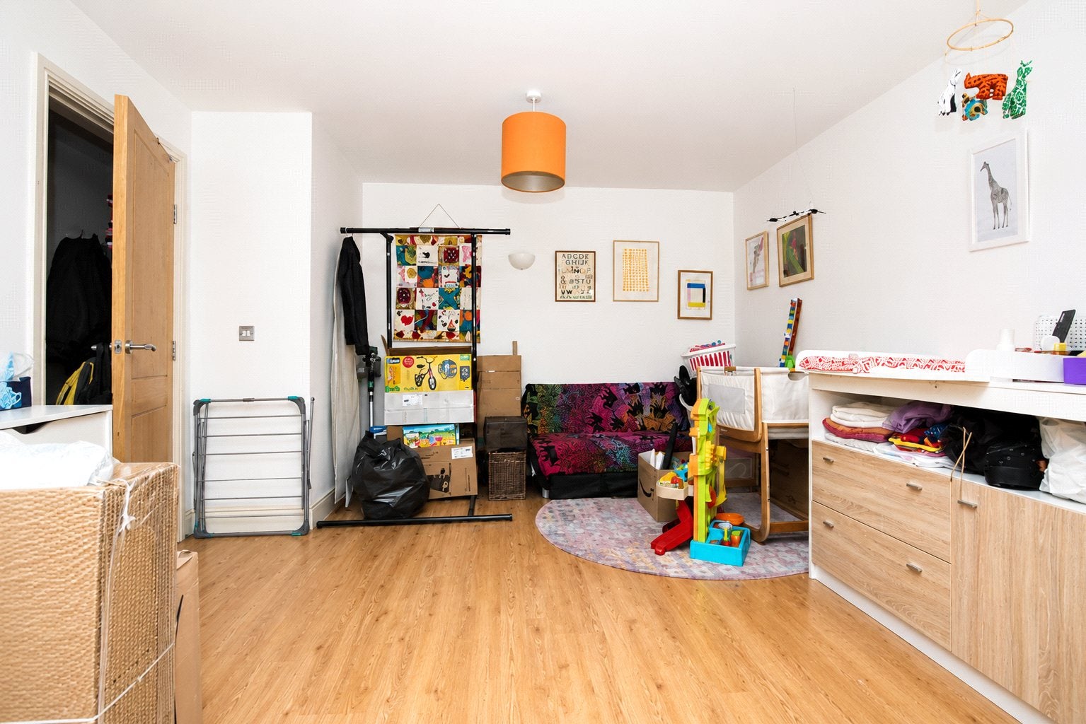 Flat Streatham High Road in Greater London