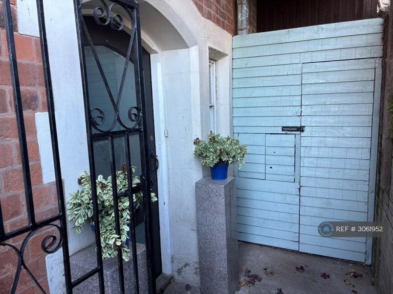 Flat Rectory Gardens in Worcester