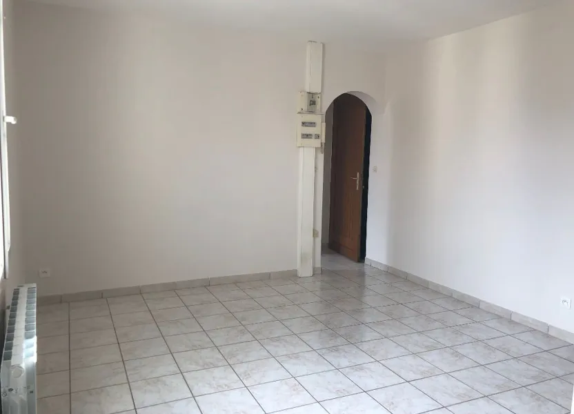 Flat Rue René Richard in Janville