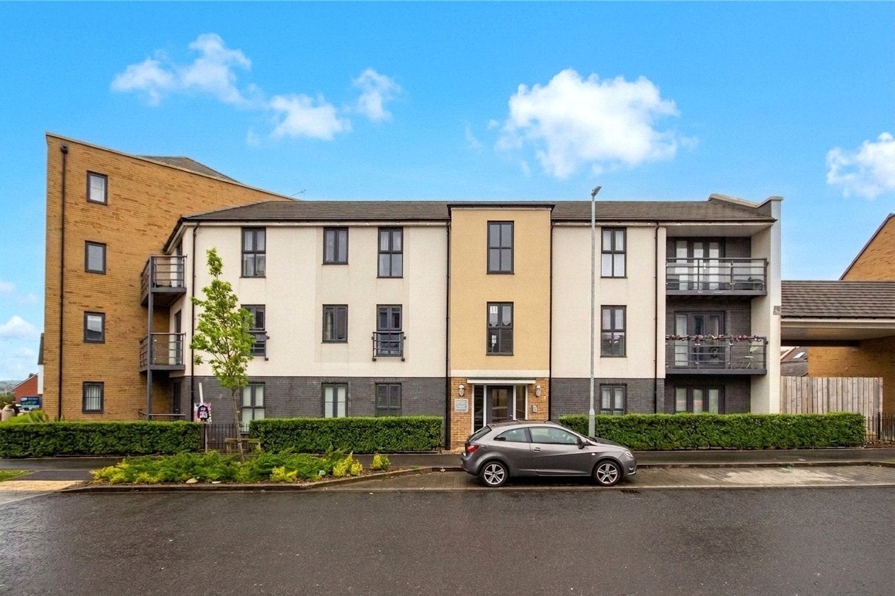 Flat Great Pease Park in Patchway