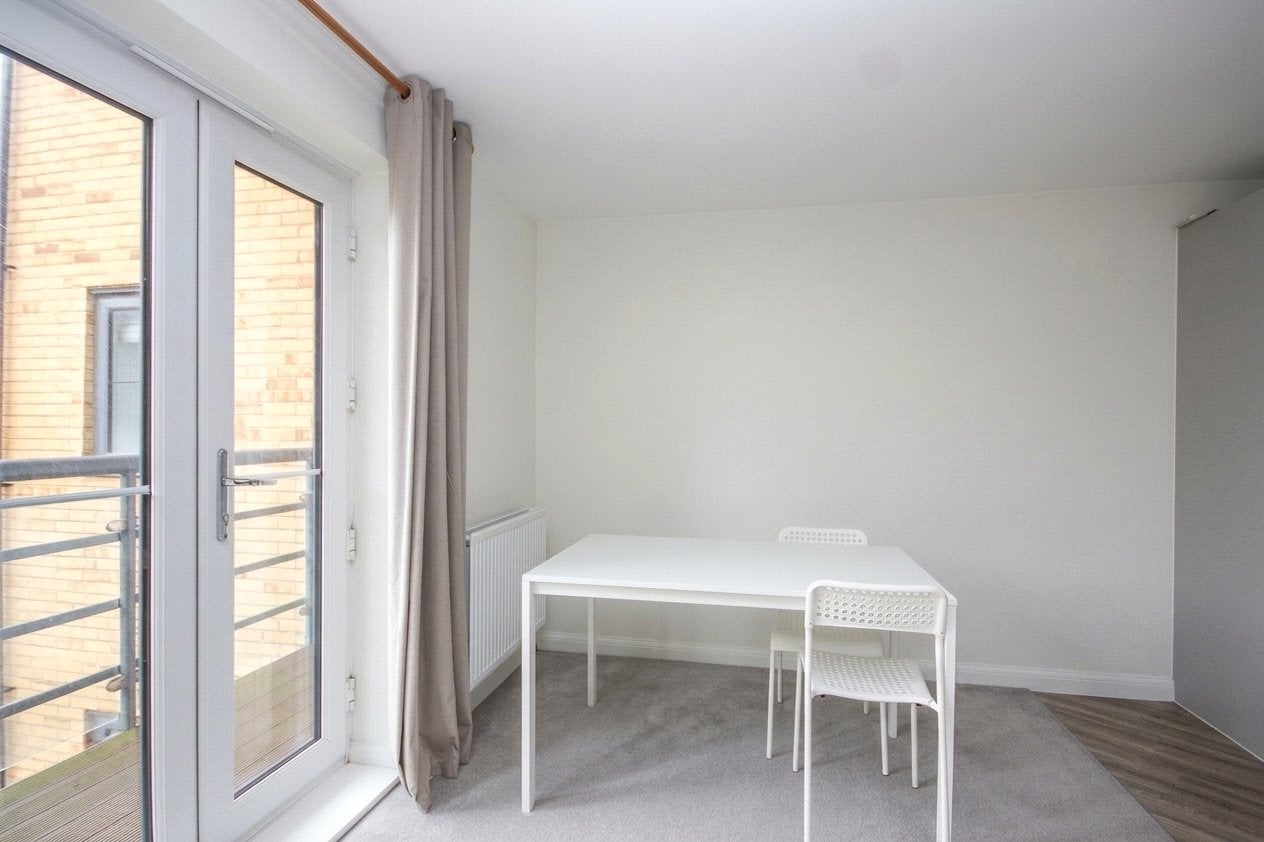 Flat Great Pease Park in Patchway