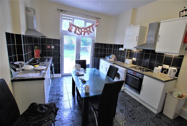 Flat Wostenholm Road in Sheffield