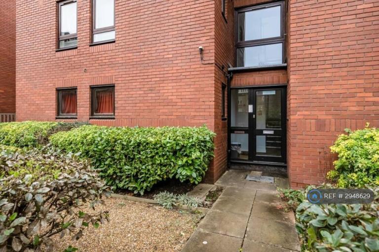 Flat Banim Street in Greater London