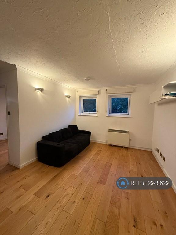 Flat Banim Street in Greater London