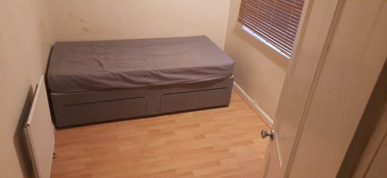 Room Barmeston Road in Greater London