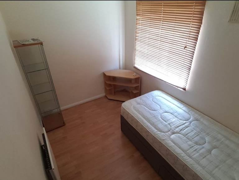Room Barmeston Road in Greater London