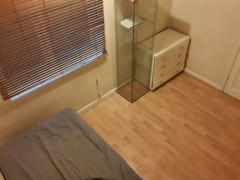 Room Barmeston Road in Greater London