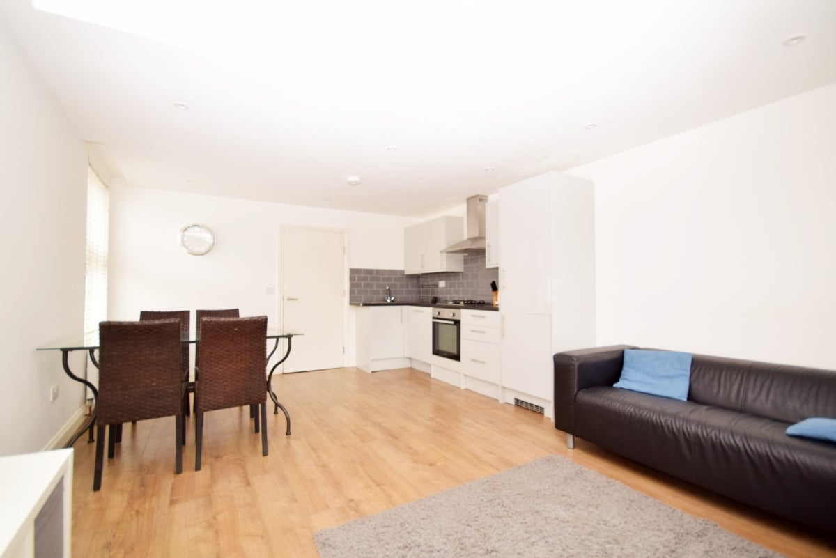 Flat Whitestone Way in Greater London