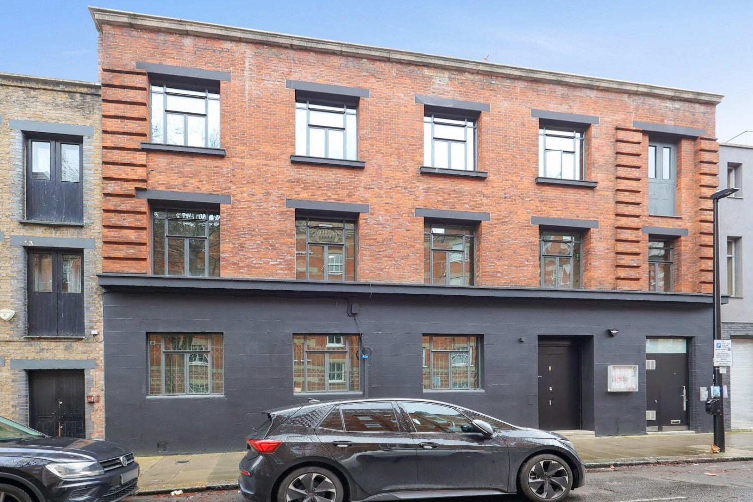 Flat Tanners Yard in Greater London