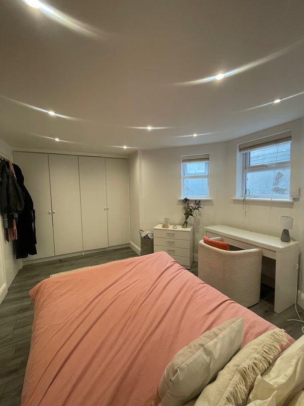 Room Pemberton Road in Greater London