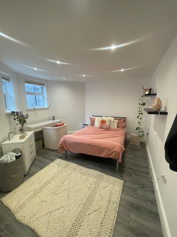 Room Pemberton Road in Greater London