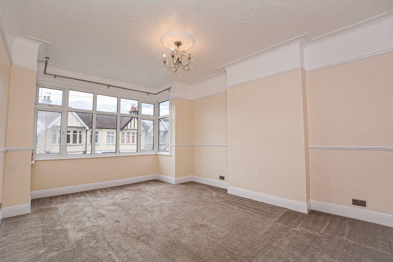 Flat Bournemouth Park Road in Southend-on-Sea