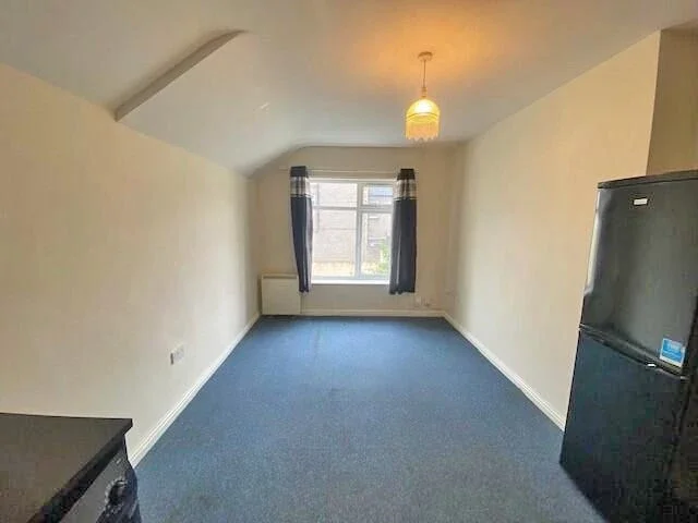 Flat Claude Place in Cardiff