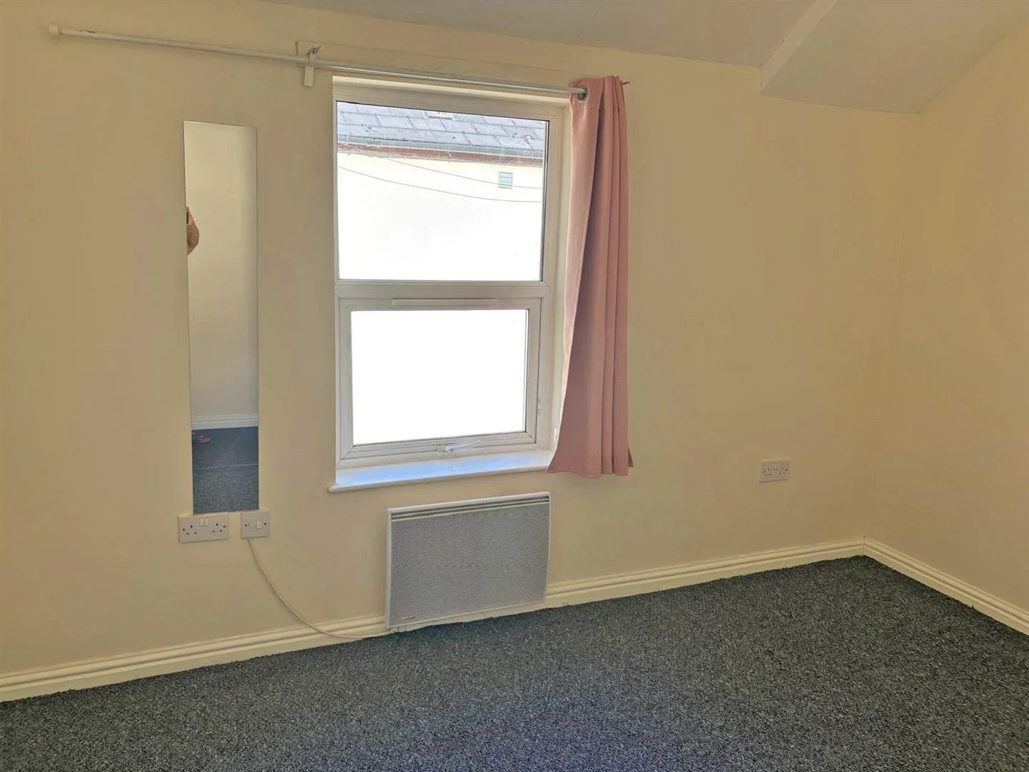 Flat Claude Place in Cardiff
