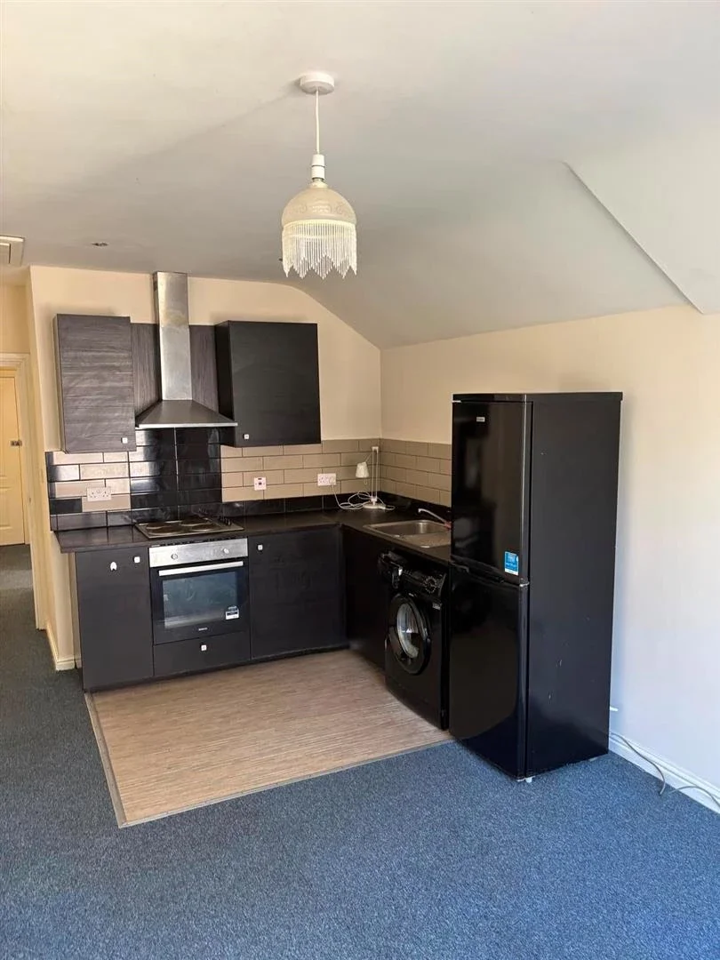 Flat Claude Place in Cardiff