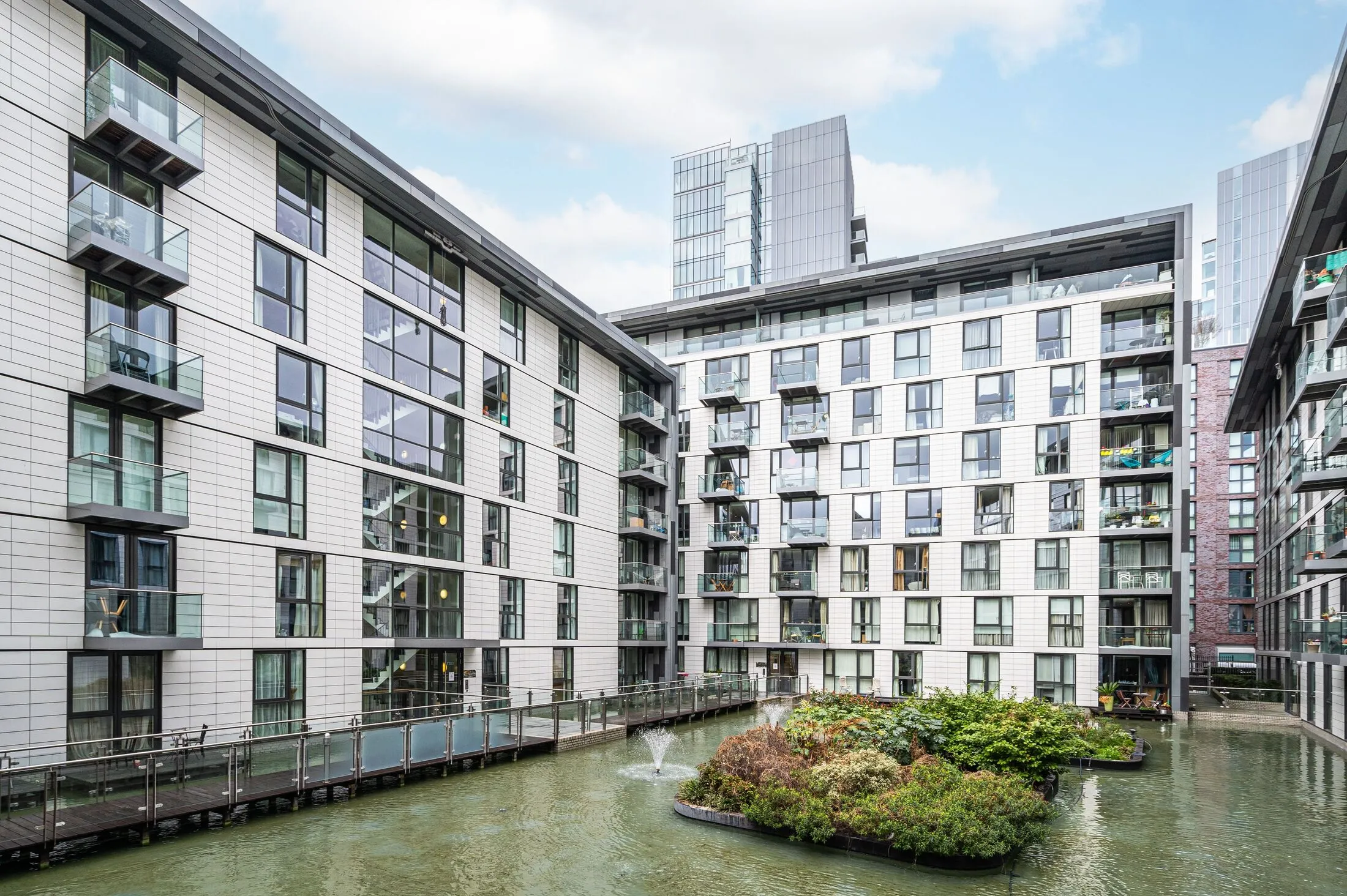 Flat Hooper Street in Greater London