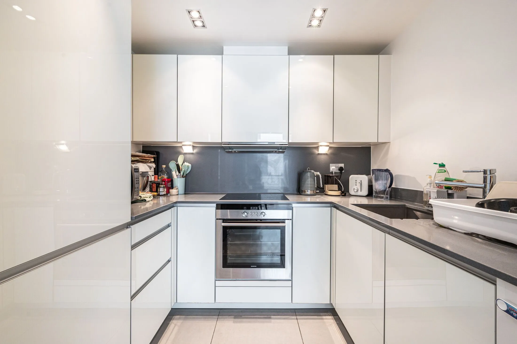 Flat Hooper Street in Greater London