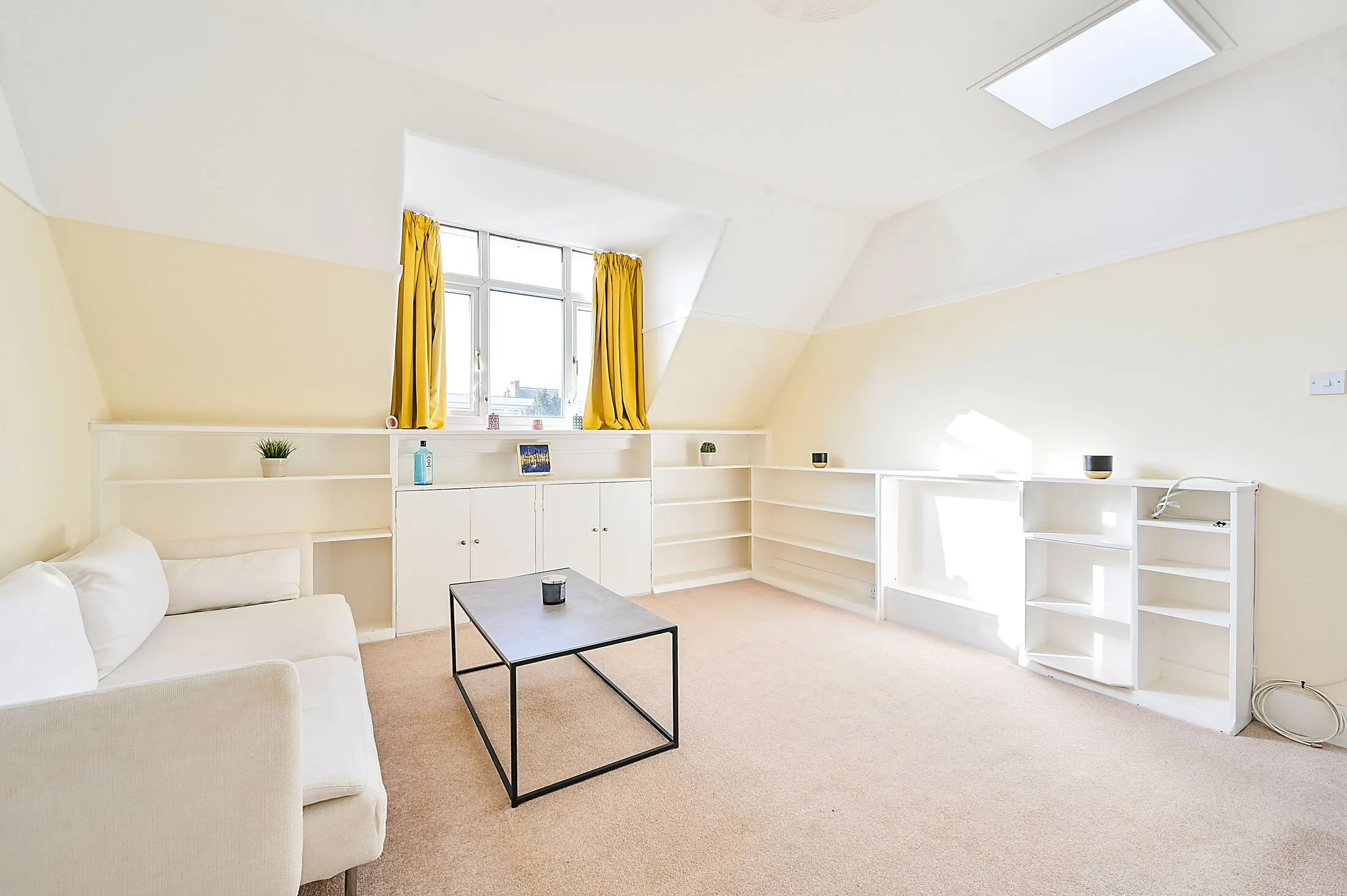 Flat Upper Richmond Road in Greater London
