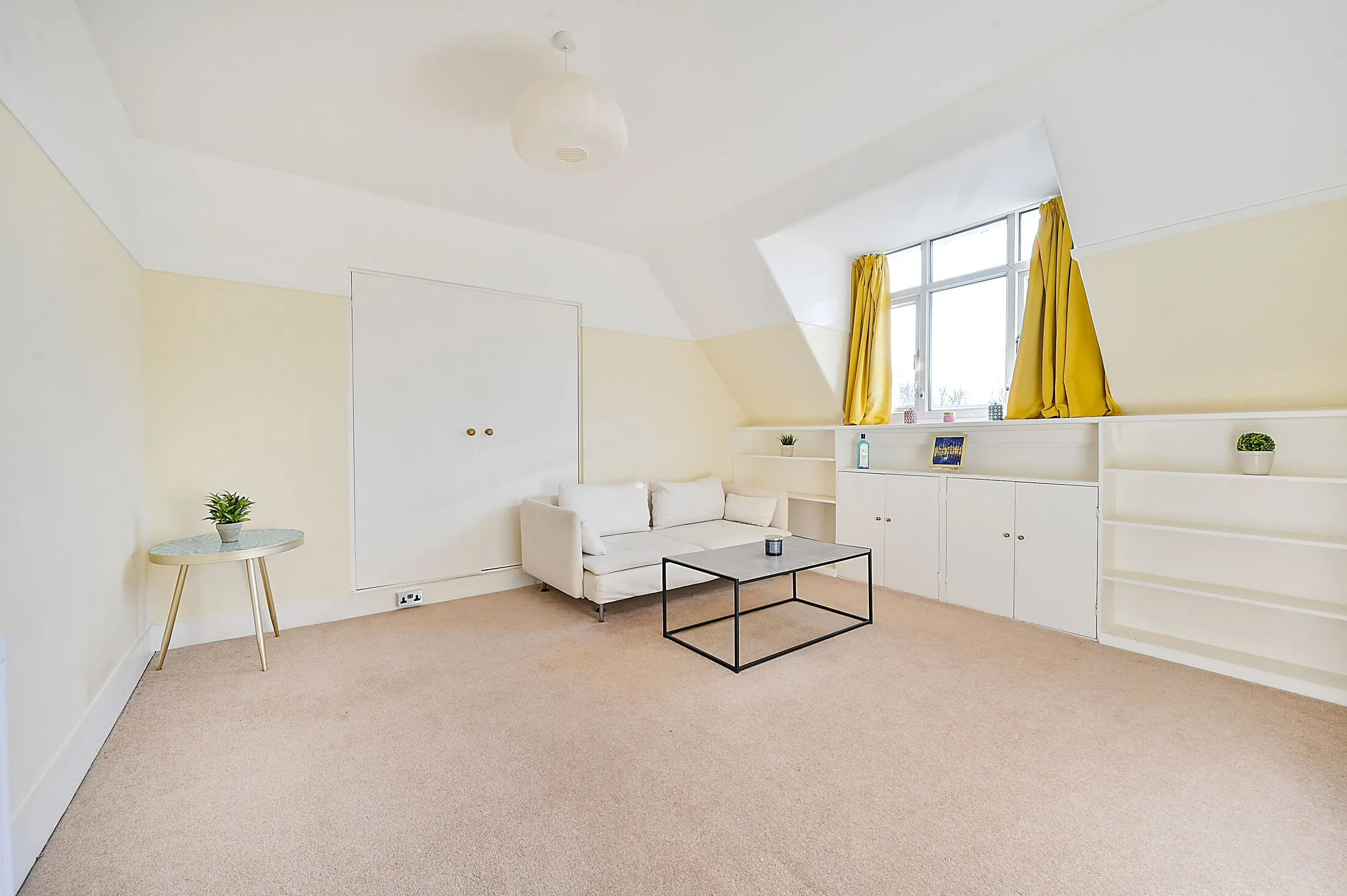 Flat Upper Richmond Road in Greater London