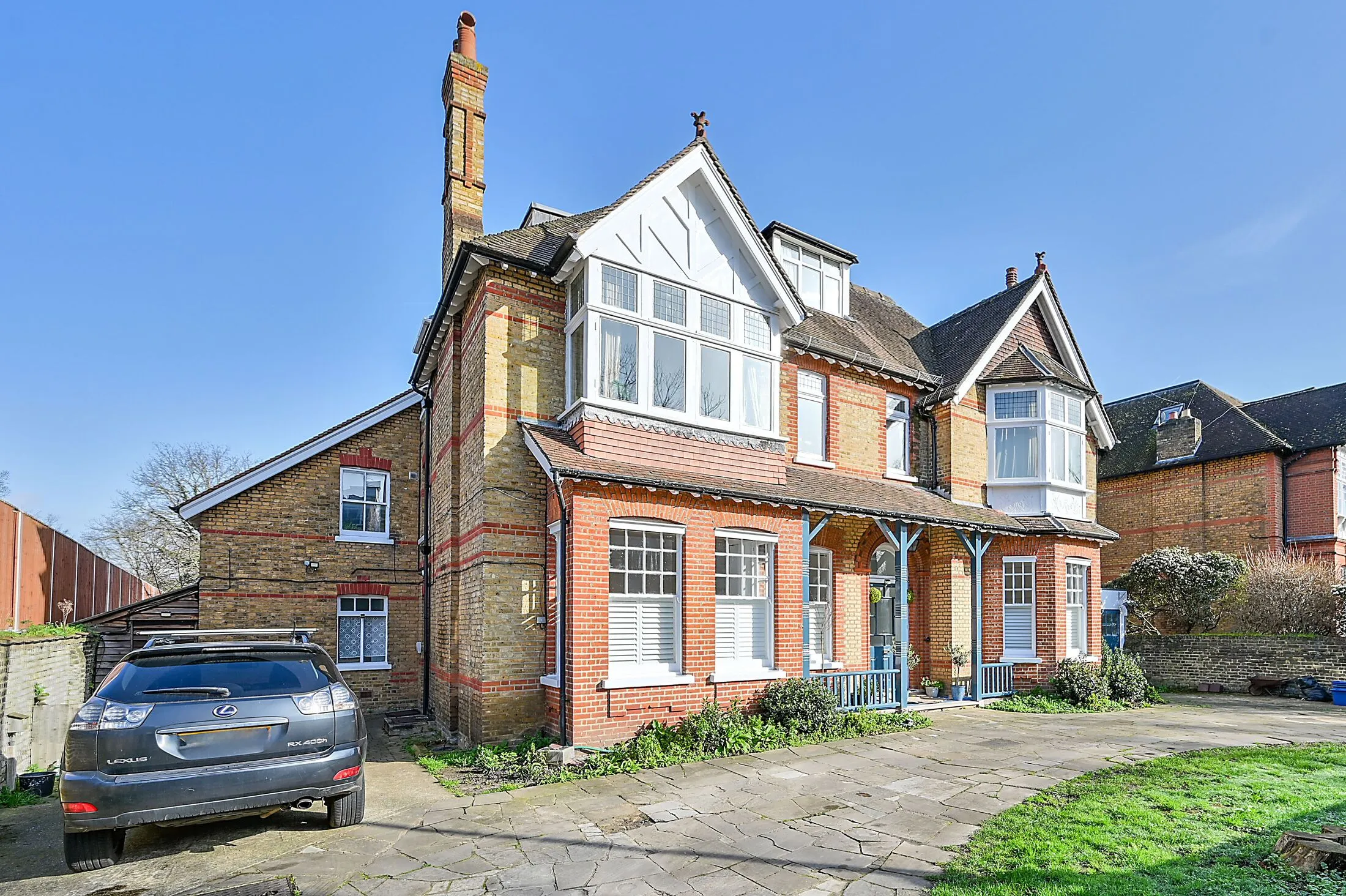Flat Upper Richmond Road in Greater London